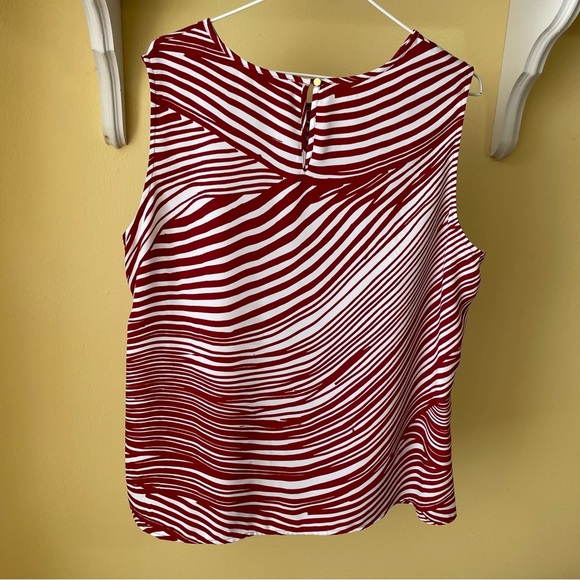 Liz Claiborne Asymmetrical Ruched Sleeveless Blouse in White and Deep Red - Picture 2 of 8